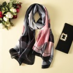 Шовковий жіночий шарф сіро-чорний з рожевим перламутр