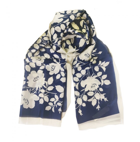 Женский шарф шелковый синий с розами шиповника 180*70 см