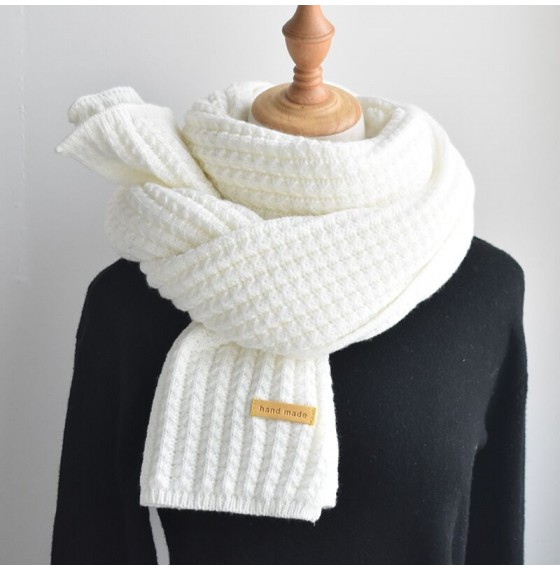В'язаний шарф білий зі стильним візерунком, 70*25 см