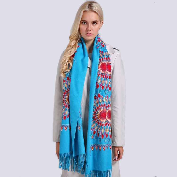 Кашеміровий шарф блакитний з вишивкою, 195*70 см