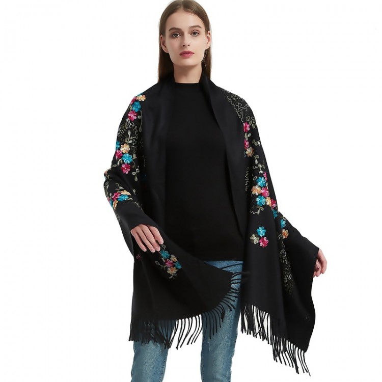 Жіночий шарф чорний з вишивкою у французькому стилі, 185*70 см - 4