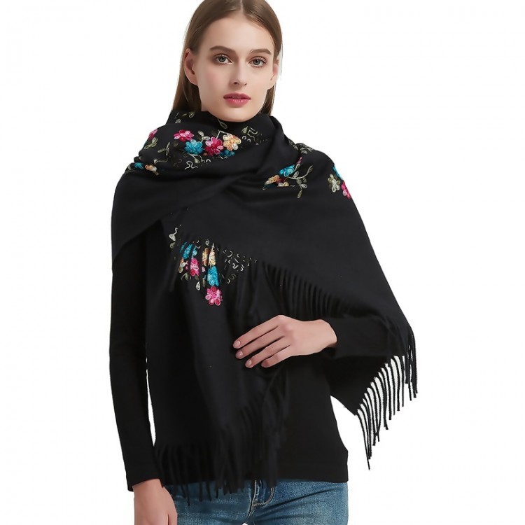 Жіночий шарф чорний з вишивкою у французькому стилі, 185*70 см - 3