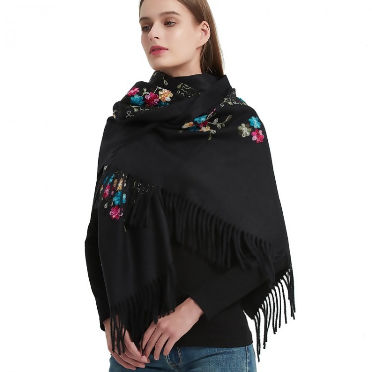Жіночий шарф чорний з вишивкою у французькому стилі, 185*70 см - 5