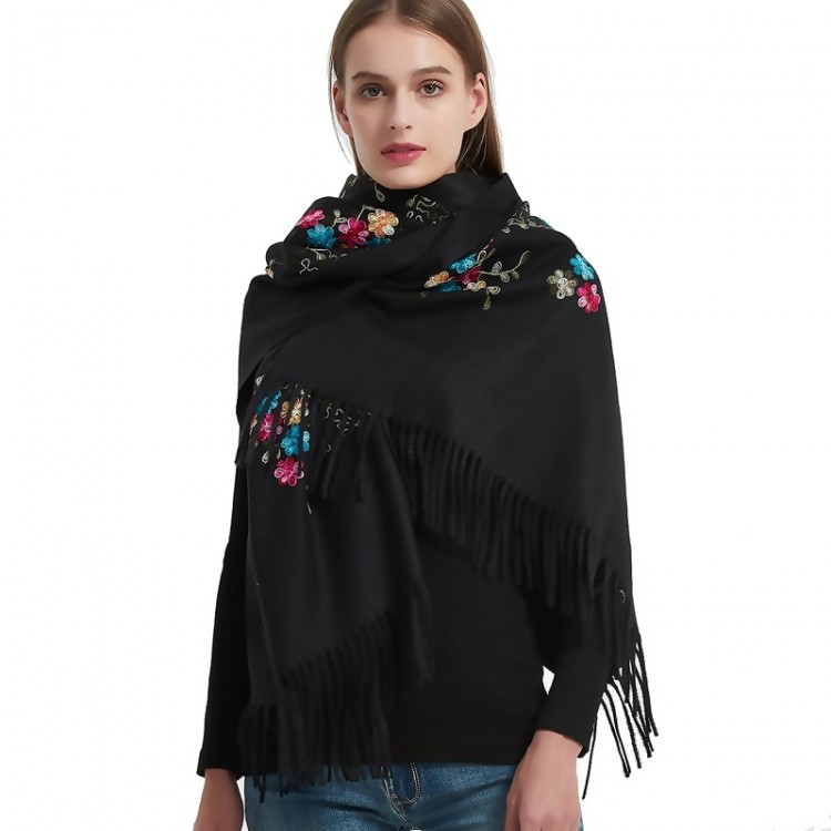 Жіночий шарф чорний з вишивкою у французькому стилі, 185*70 см - 2