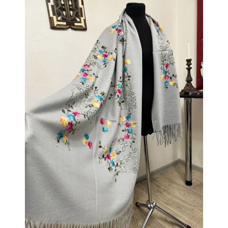 Жіночий шарф кольору річковий перламутр з вишивкою, 185*70 см - 3