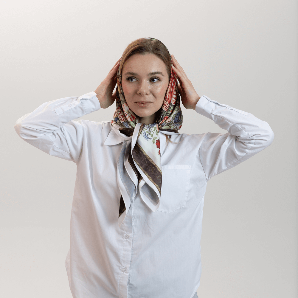 Хустка шовкова дизайнерська «Янголи з квітами» 90×90 см - 5