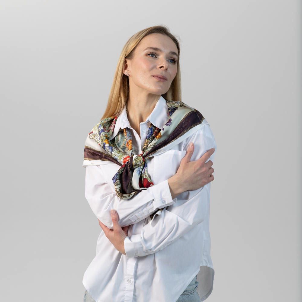 Дизайнерська хустка шовкова Янголи з квітами 90х90 см - 5