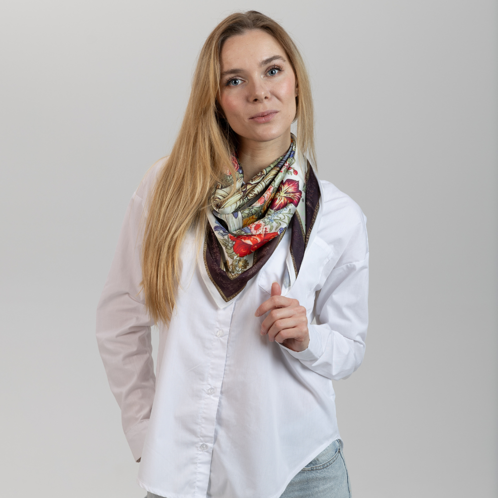 Дизайнерська хустка шовкова Янголи з квітами 90х90 см - 7