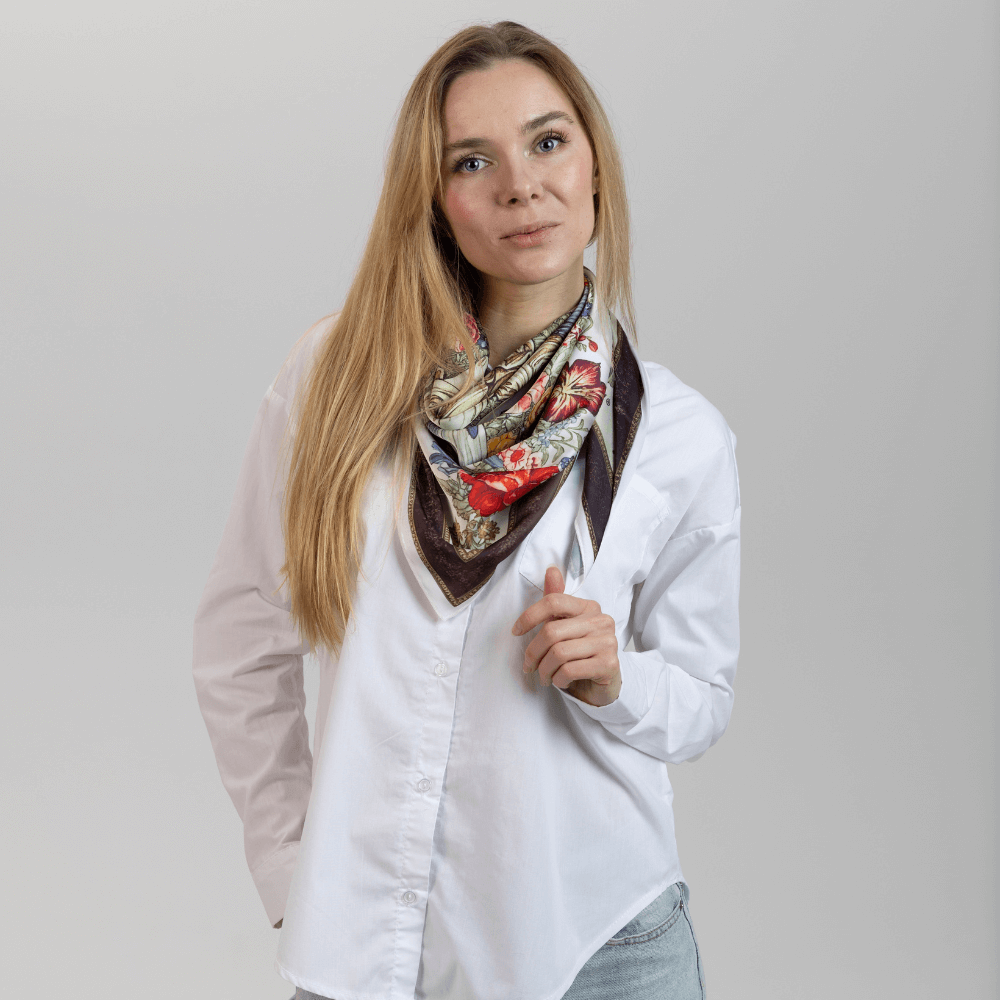 Хустка шовкова дизайнерська «Янголи з квітами» 90×90 см - 4