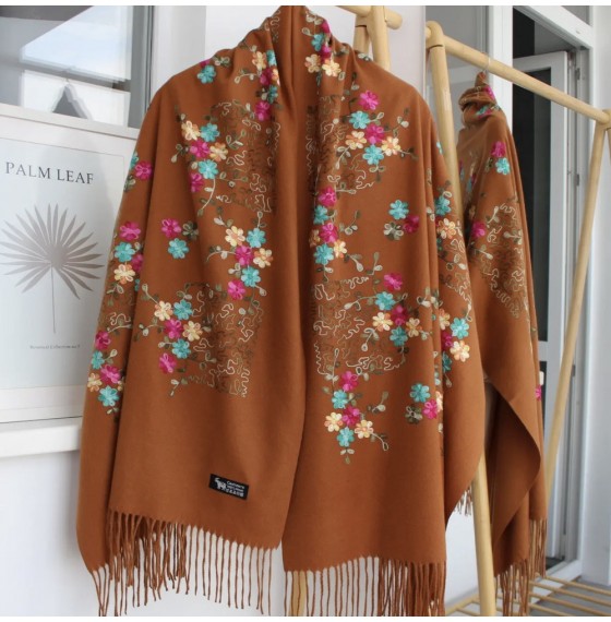 Жіночий коричневий шарф з французькою вишивкою 185х70 см Жіночий коричневий шарф з французькою вишивкою 185х70 см