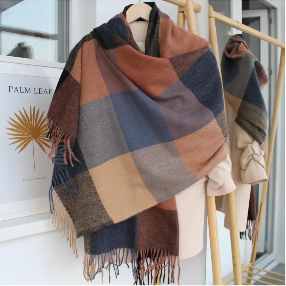 Жіночий шарф кашеміровий карамельно-графітовий в квадрати 180х70 см