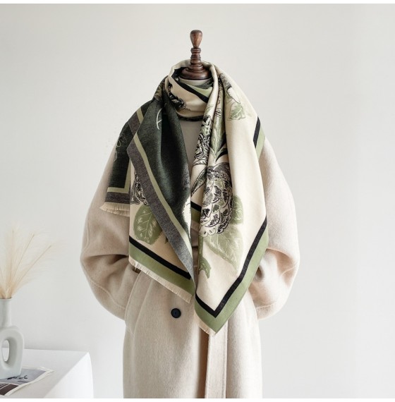 Вовняний палантин двосторонній молочний евкаліпт з квітами 180х70 см Вовняний палантин двосторонній молочний евкаліпт з квітами 180х70 см