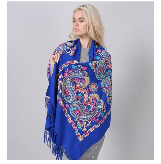 Красивый шарф кашемировый синий с вышивкой бохо