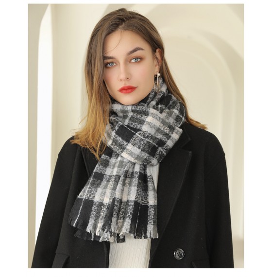 Зимний шарф шерстяной стильный черно-белый клетчатый 200*70 см