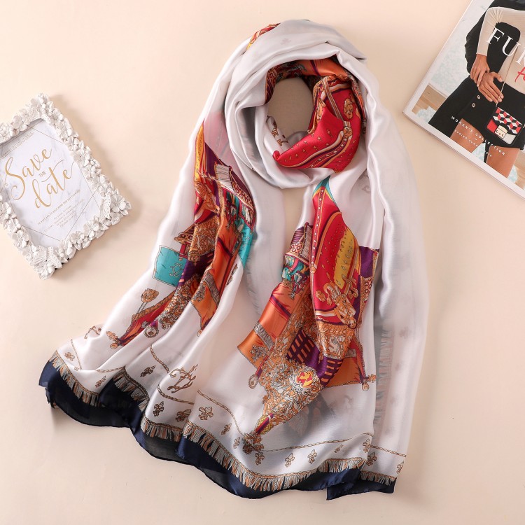 Жіночий шарф білий з принтом у вінтажному стилі 180*90 см