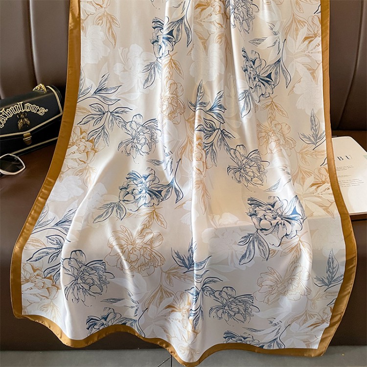 Шовковий шарф білий з блакитними та золотими квітами, 180*90 см - 4