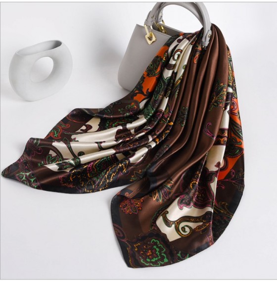 Женский платок каре атласный коричнево-молочный индийский стиль 90*90 см