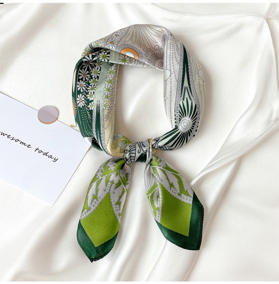 Шейный платок шелковый бело-зеленый с оливковым 53*53 см