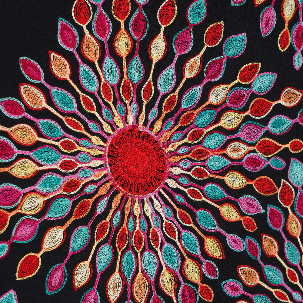 Женский шарф палантин черный расшитый цветами 180*70 см - 3