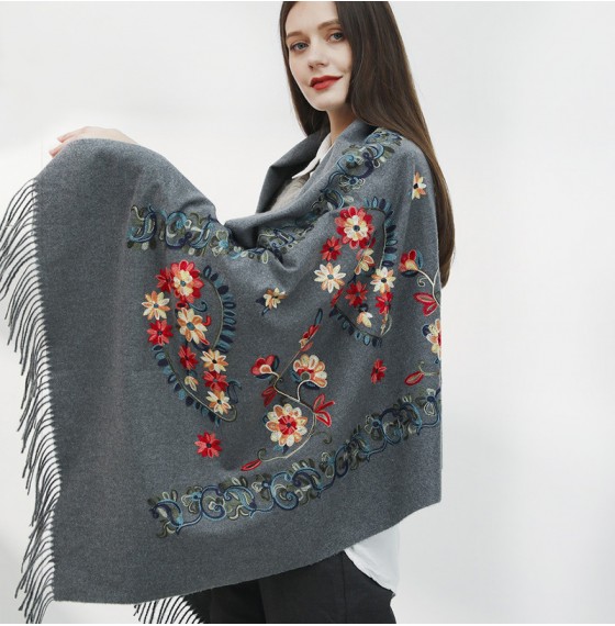Жіночий шарф вовняний сірий розшитий квітами 195*70 см