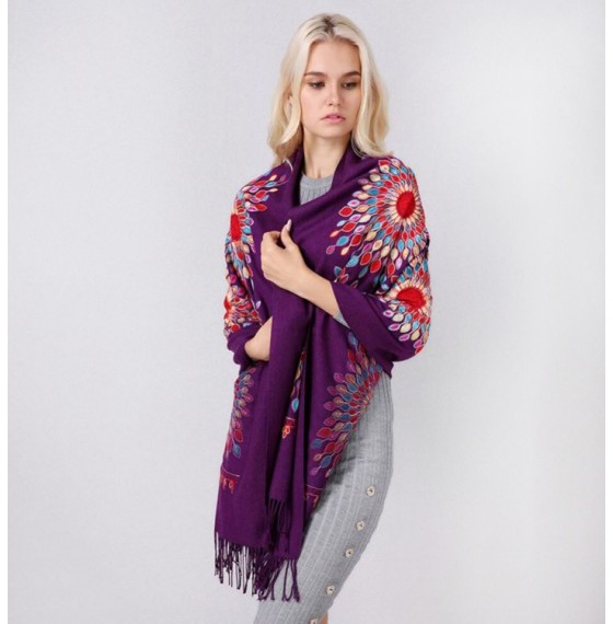 Жіночий шарф-палантин кашеміровий бузковий з вишивкою