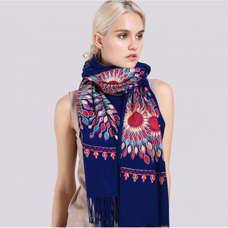 Жіночий шарф кашеміровий темно-синій вишивкою