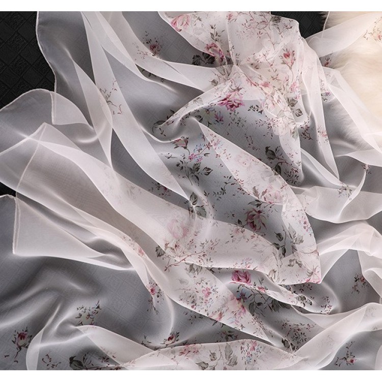 Жіночий шарф легкий блідо-блакитний з квітами 135*190см - 4