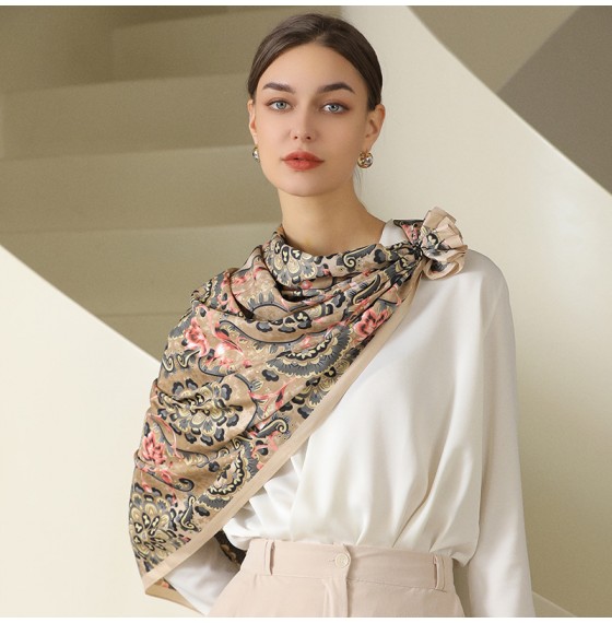 Шелковый платок бежевый с цветами в английском стиле 90*90 см