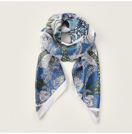 Женский платок бело-синий с тропическим узором 90*90 см