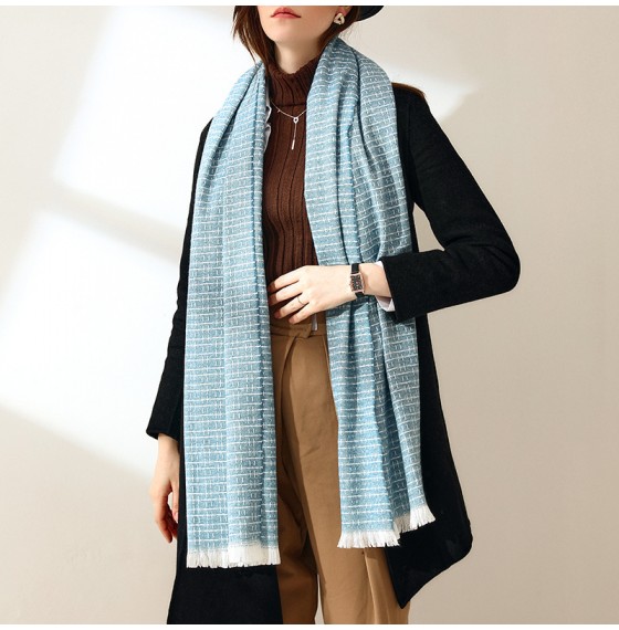 Жіночий шарф вовняний блакитний ніжний 180*70 см