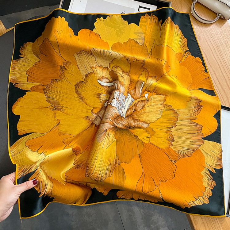 Жіноча хустка шовкова із золотою квіткою півонії 65*65 см - 3