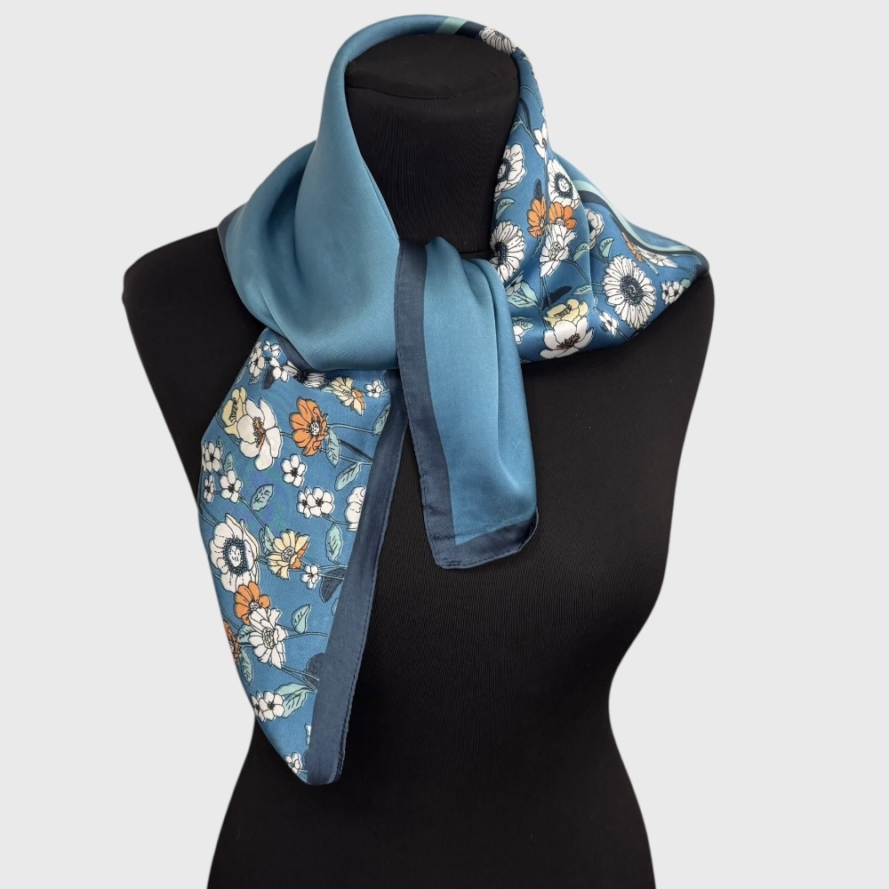 Шелковый платок женский cerulean с принтом "Садовые цветы" 70*70 см