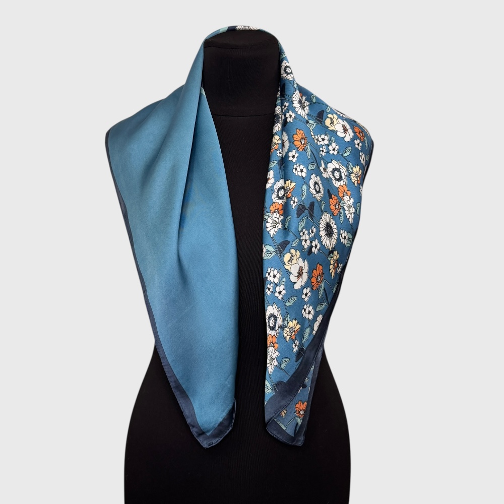 Шелковый платок женский cerulean с принтом "Садовые цветы" 70*70 см - 2