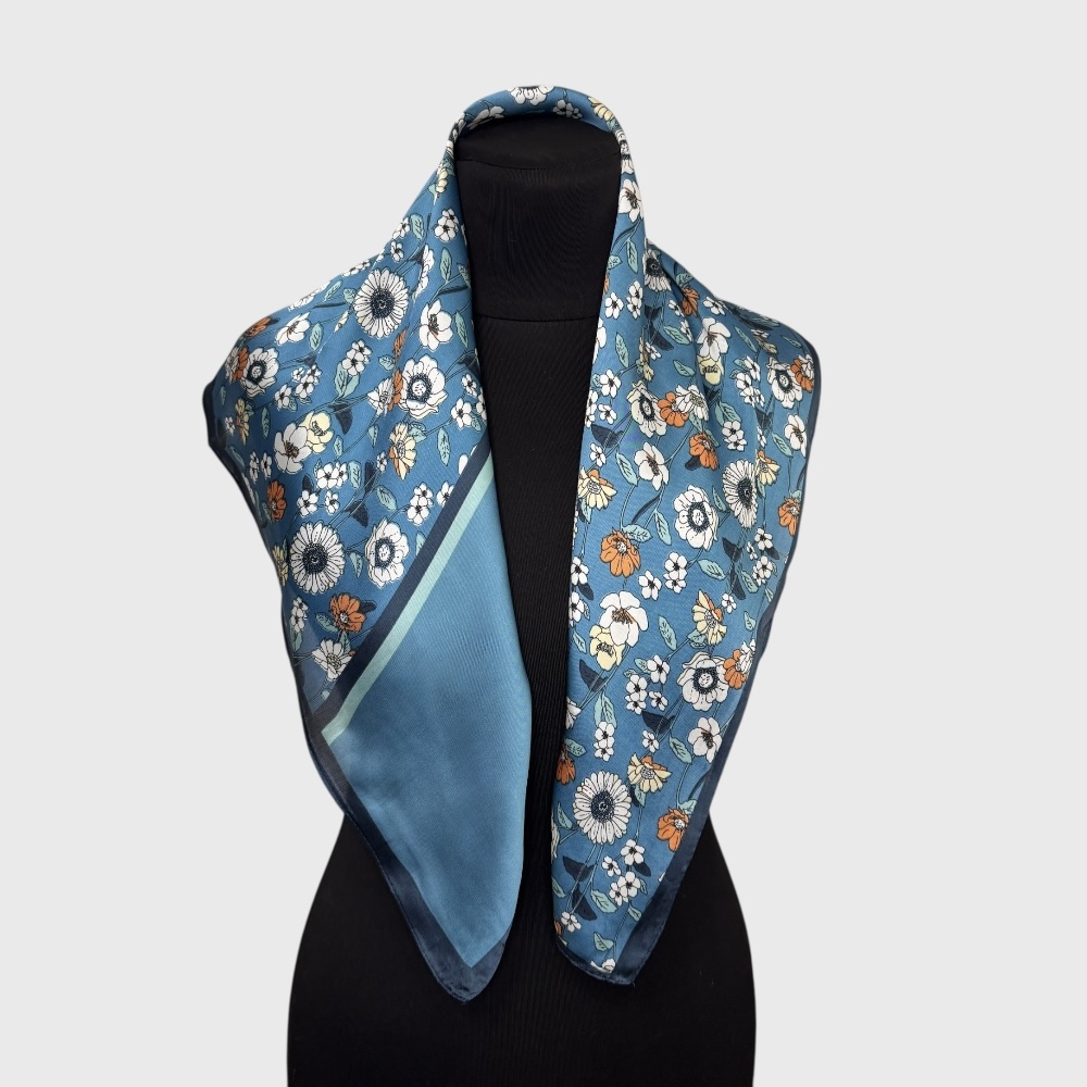 Шелковый платок женский cerulean с принтом "Садовые цветы" 70*70 см - 3