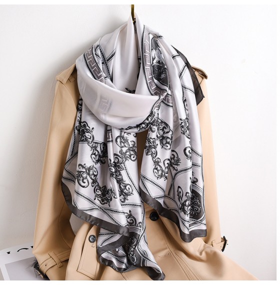 Шовковий шарф жіночий білий із сірим візерунком 180*90 см