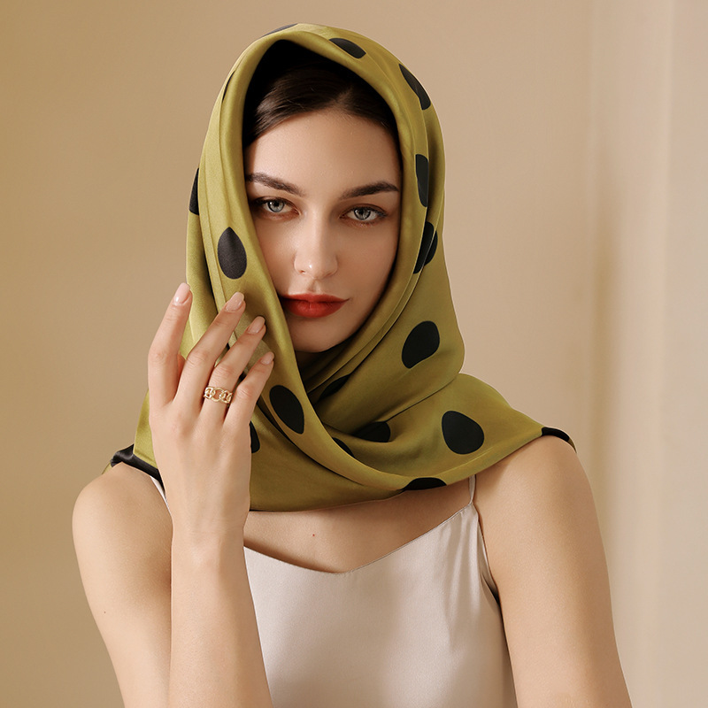 жіночий літній шарф на голові