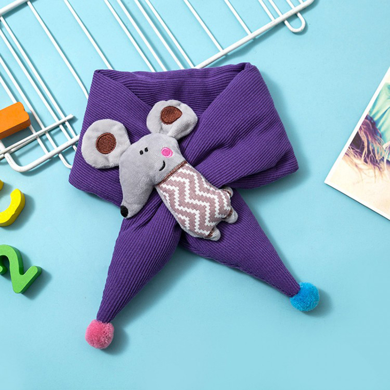 Фото модного дитячого шарфа з мишкою